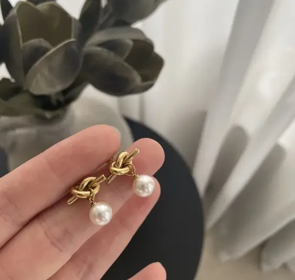 Wholesale 1 Pair Basic Simple Style Knot 304 Stainless Steel Titanium Steel Artificial Pearls 18K Gold Plated Vacuum Plating PVD Coated Drop Earrings