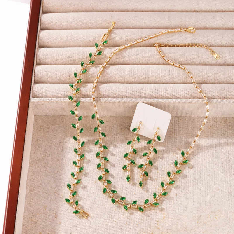 Wholesale Waterproof Leaf Pendant Necklace For Women With 18K Gold Plated Copper And Zircon Inlay, Handmade Chain