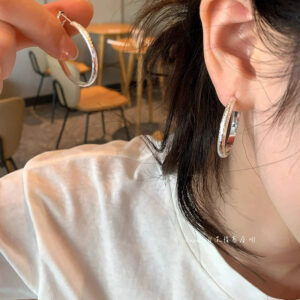 E6802 white k-frosted hoop earrings