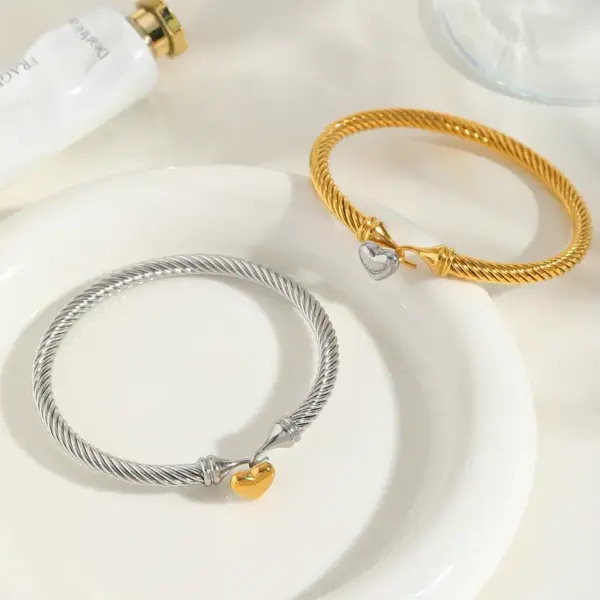Wholesale 18K Real Gold Plated 304 Stainless Steel PVD Coated Heart Shape Two Tone Plating Bangle
