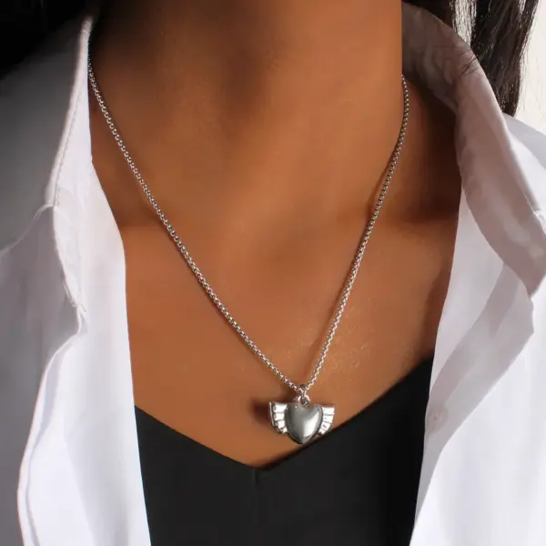 Wholesale PVD Coated 18K Gold Real Gold Plated Heart Shape 304 Stainless Steel Elegant Classical Pastoral Waterproof Non Tarnish 304 Stainless Steel Lobster Trigger Clasp Closure Pendant Necklace