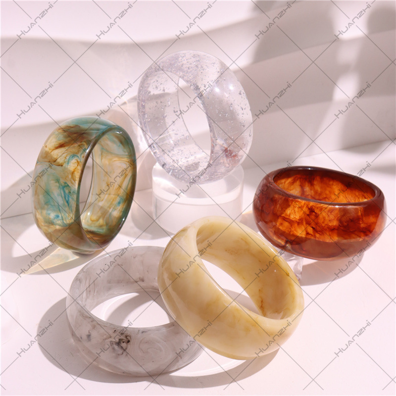 Wholesale European and American Fashion New Smudged Transparent Glitter Exaggerated Stylish Bracelet Round Resin Bracelet Style Stacked Bracelet