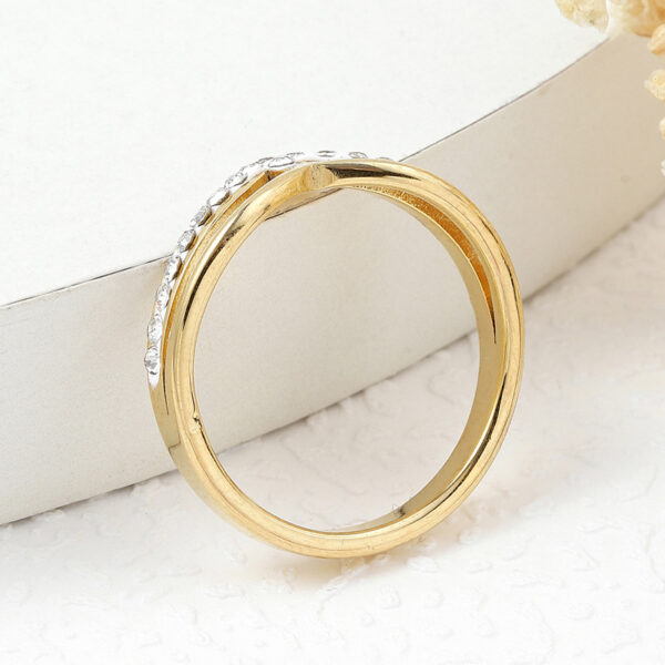 Wholesale Korean version of stainless steel jewelry irregular gold crown inlaid clay diamond titanium steel ring
