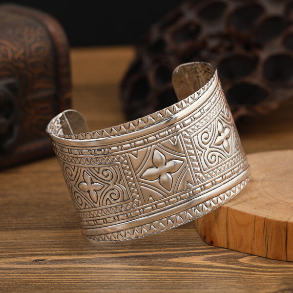 Wholesale Retro Ethnic Style Miao Silver Wide Edition Bracelet Carved Pattern Women's Bohemian Bracelet Xizang Bracelet Alien Accessories