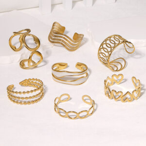 Wholesale Heart-shaped floral French-style gold-plated stainless steel bracelet
