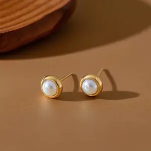 E03207-Five Pearls-Earrings-- Gold