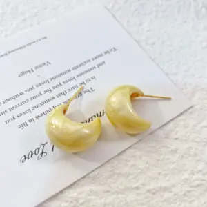 YG4473 Goose Yellow / 18k