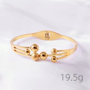 6 pressed gold beads