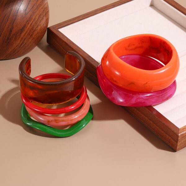 Wholesale Polished translucent oval wide resin bracelet, macaron girl retro style resin bangle