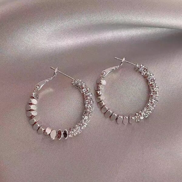 Wholesale Broken silver-niche light luxury design hoop earrings plain hoop unique temperament explosion high-end earrings