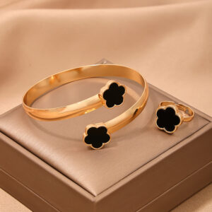 Gold bracelet ring]