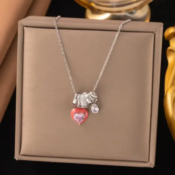 Wholesale Circle Pendant Necklace For Women With Inlay Rhinestones, 18K Real Gold Plated Copper, Water Plating, Featuring Cable Chain