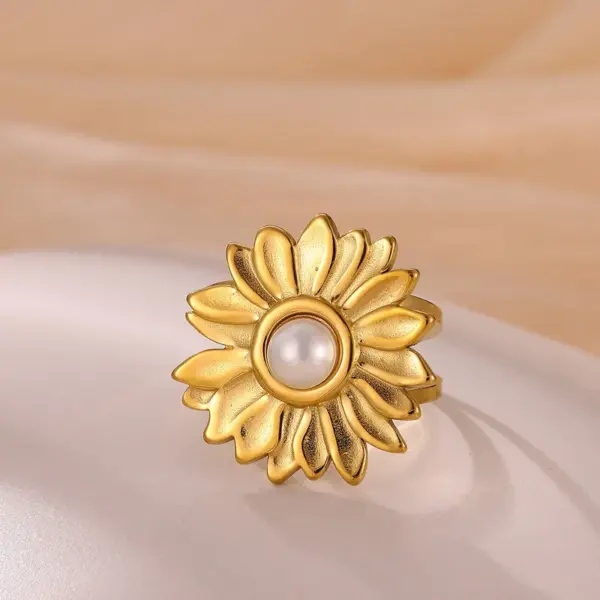 Wholesale Vintage Pearl Sunflower Ring French Style Stainless Steel Titanium Steel 18K Gold Plated Jewelry Accessories For Women