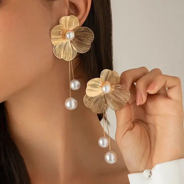 Wholesale 1 Pair Elegant Lady Streetwear Flower Ginkgo Leaf Plating Inlay Alloy Imitation Pearl Drop Earrings Ear Studs
