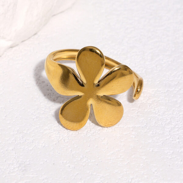 oly-0fa8d62675ee650b0ec8d060988a7c33 Wholesale Stainless steel ring that won't fade, gold-plated flower ring, adjustable titanium steel ring.
