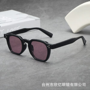 Black frame purple film