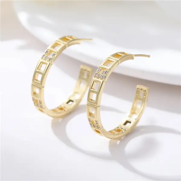 Wholesale C Shape Stud Earrings For Women In Copper With Zircon Inlay And 925 Sterling Silver Posts, New Style