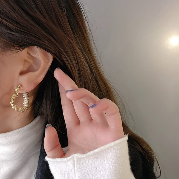 Wholesale 925 Spring and Summer Design Sense Simple Fashion Texture Metal Peach Heart Love Pearl Earrings
