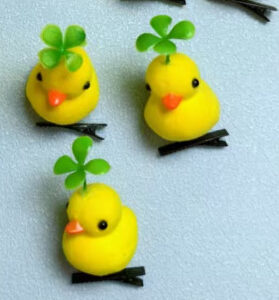 Four-leaf clover little yellow duck hairpin