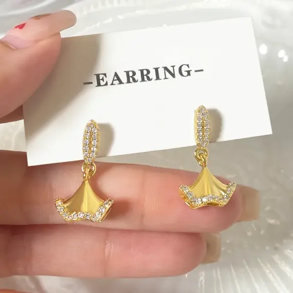 Wholesale 1 Pair IG Style Novelty Ginkgo Leaf Three-dimensional Inlay Copper Zircon Drop Earrings