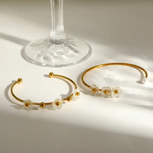 Wholesale Asymmetrical Round Bangle For Women, 304 Stainless Steel With 18K Gold Plated And PVD Coated Finish, Artificial Pearl Inlay