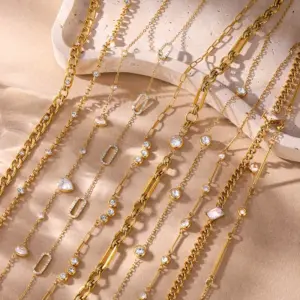 Wholesale Women's Classic Style 18K Gold Plated 304 Stainless Steel Oval Pendant Necklace With White Diamond And Zircon Geometric Pattern (Jewelry) Waterproof And Fade Resistant