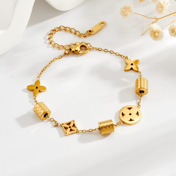 Wholesale Titanium steel 18k real gold electroplated bracelet, colorfast four-leaf clover necklace