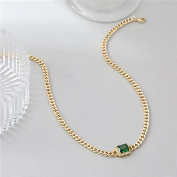 Wholesale Geometric Cuban Chain Link Necklace In Copper With Zircon Inlay Featuring Artificial Crystal Pendant For Unisex