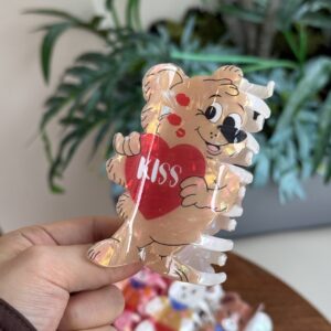 Brown-love kiss bear