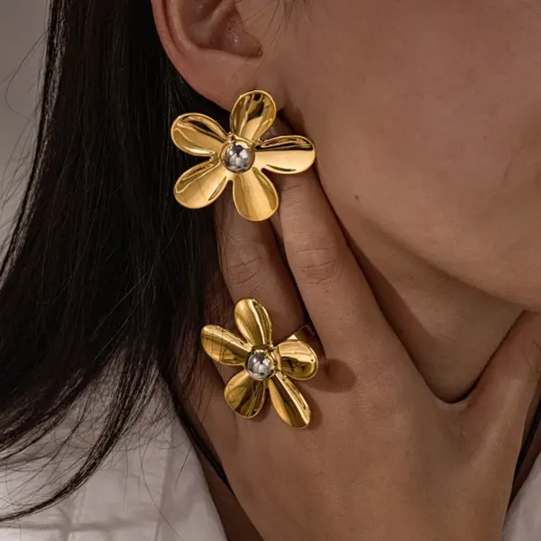 Wholesale Asymmetrical Flowers Jewelry Set For Women In 304 Stainless Steel With 18K Real Gold Plated PVD Coating 0.03µm Thickness
