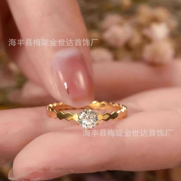 oly-12be8682aa5e41b47c8f2ec504e7be42 Wholesale Honeycomb Plated Love HoneycoWholesale Honeycomb Plated Love Honeycomb Main Diamond Ring Fashionable Diamond Couple Ring Ring Valentine's Day Gift mb Main Diamond Ring Fashionable Diamond Couple Ring Ring Valentine's Day Gift