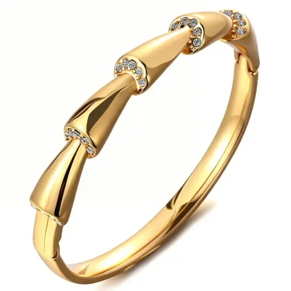 Wholesale Heart Shape Waterproof Non Tarnish Gold Bangle For Women In Simple Style With Rhinestones Inlay And 304 Stainless Steel
