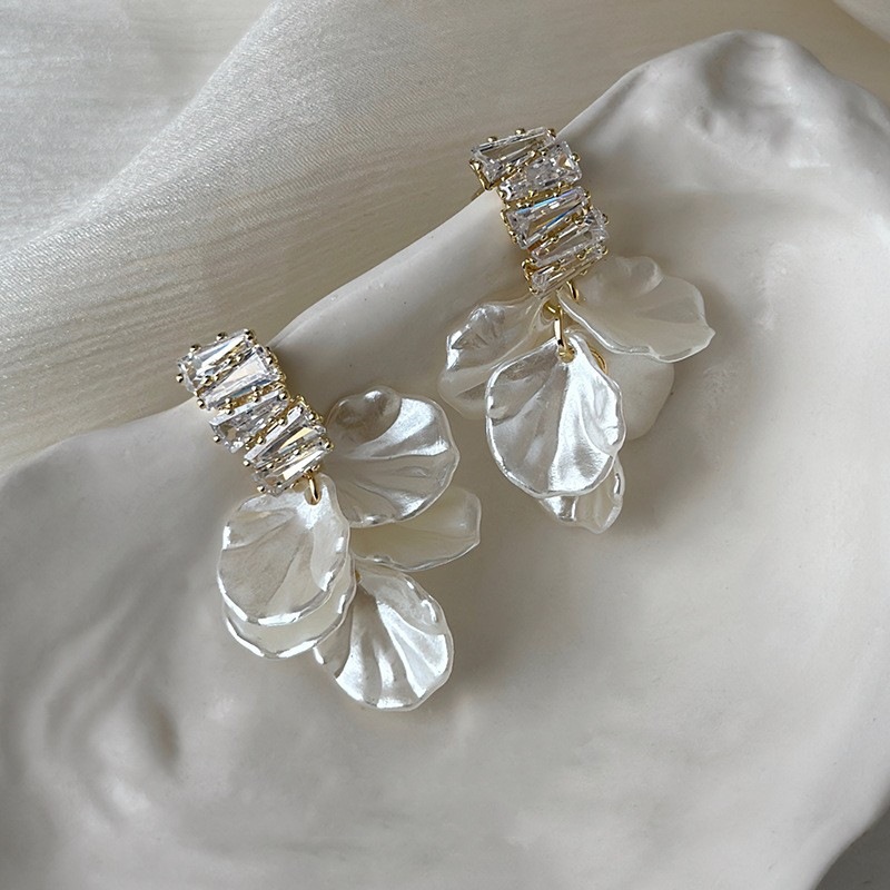 Wholesale Silver Needle Copper Micro-inlaid Zircon Petal Earrings Female Niche Design Sense Fashion Elegant Internet Celebrity Retro Flower Earrings