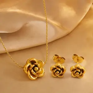 Wholesale Three-dimensional Flowers Jewelry Set In 304 Stainless Steel With 18K Gold Plated PVD Coating And Twisted Rope Chain