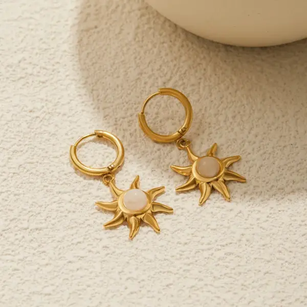 Wholesale Classic Style Women's Necklace Sun Pendant Beaded Chain Jewelry 18K Gold Stainless Steel Quartz Stone Travel Essential