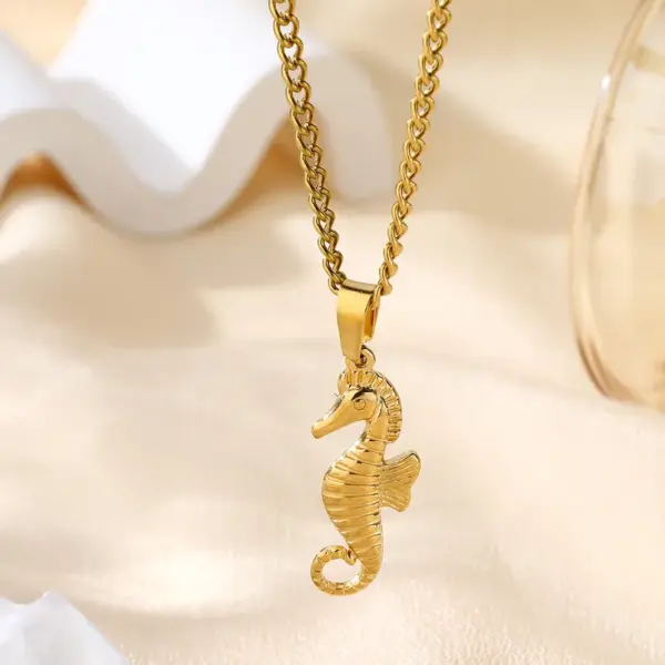 Wholesale PVD Coated Real Gold Plated Hippocampus 304 Stainless Steel Marine Style Beach Modern Style Waterproof Non Tarnish 304 Stainless Steel Pendant Necklace