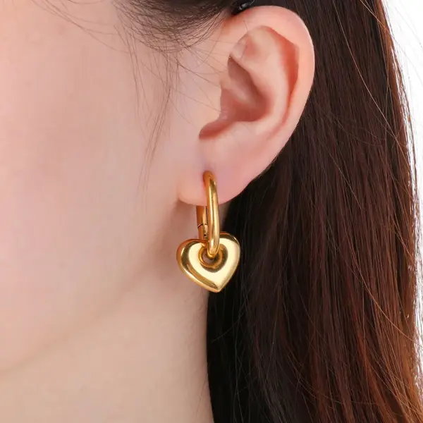 Wholesale Sweet Cool Minimalist Style 18K Gold Plated 304 Stainless Steel Vacuum Electroplated (In Furnace) Hollow Heart 3D Earrings For Women