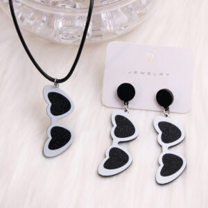 Black and white sunglasses-suit