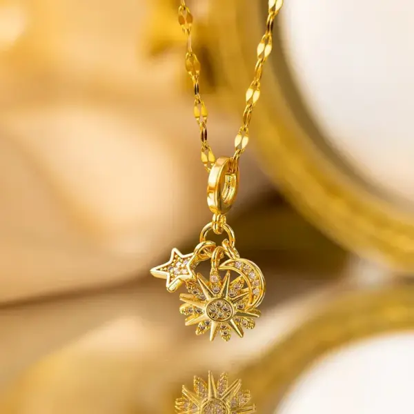Wholesale Sun Pattern Inlay Pendant Necklace For Women With 18K Gold Plated Copper And Artificial Rhinestones, Lip Chain