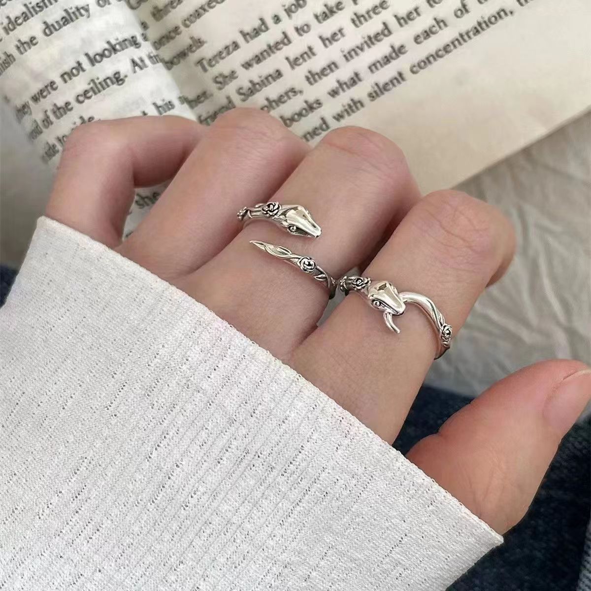 Wholesale Snake Swamp Trick Retro silver Diablo High-end Valentine's Day Gift Men's and Women's Hand Ornaments Trendy Men's Personality Snake Ring