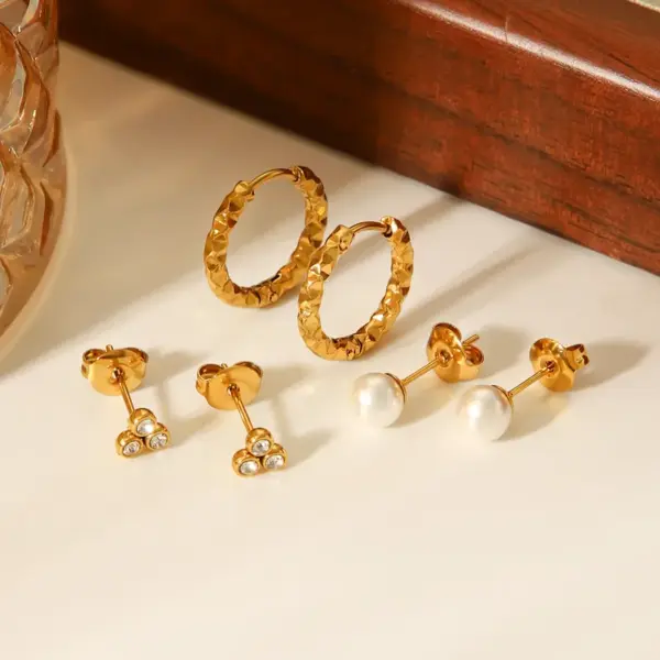 Wholesale 304 Stainless Steel Geometric PVD Coated Pearl Zircon 18K Real Gold Plated 18K Gold IG Style Casual Gold Ear Studs