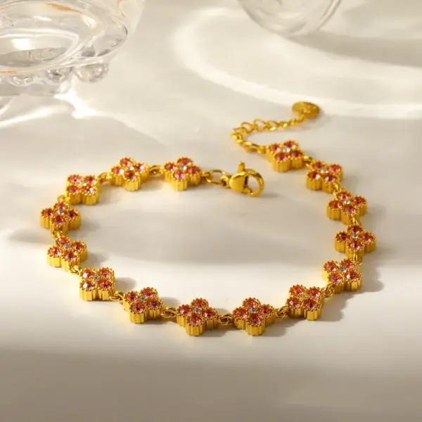 Wholesale Flowers Bracelet For Women In 304 Stainless Steel With 18K Real Gold Plated Coating 0.03µm Featuring Zircon And Handmade Chain