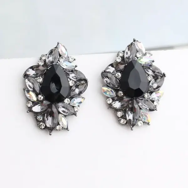 oly-16d77e9ae3e995066dbbaaeeeb34b5bf Wholesale Asymmetrical Irregular Stud Earrings For Women With May Birthstone Emerald In Golden Plated Zinc Alloy And Acrylic Inlay
