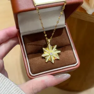 D155 Gold Eight-pointed Star Medal Necklace