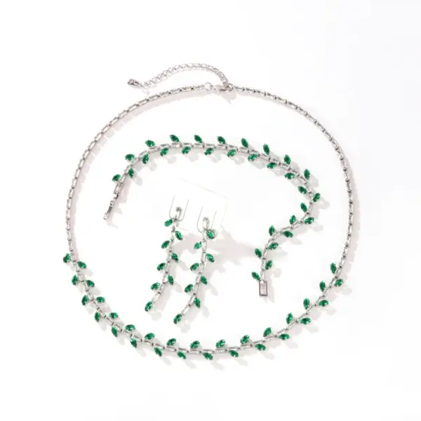 Wholesale Waterproof Leaf Pendant Necklace For Women With 18K Gold Plated Copper And Zircon Inlay, Handmade Chain