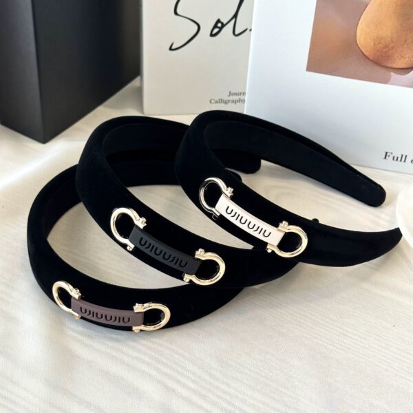 Wholesale fashion high-grade velvet headband niche design metal letter horseshoe buckle headband hairpin for women
