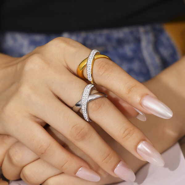 Wholesale selling simple personality X-shaped diamond ring style geometric irregular design titanium steel plated 18k gold