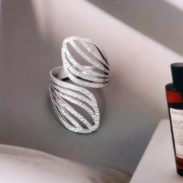 Wholesale 304 Stainless Steel Geometric PVD Coated Stone-Free Golden Plated Lady Queen Sexy Rings