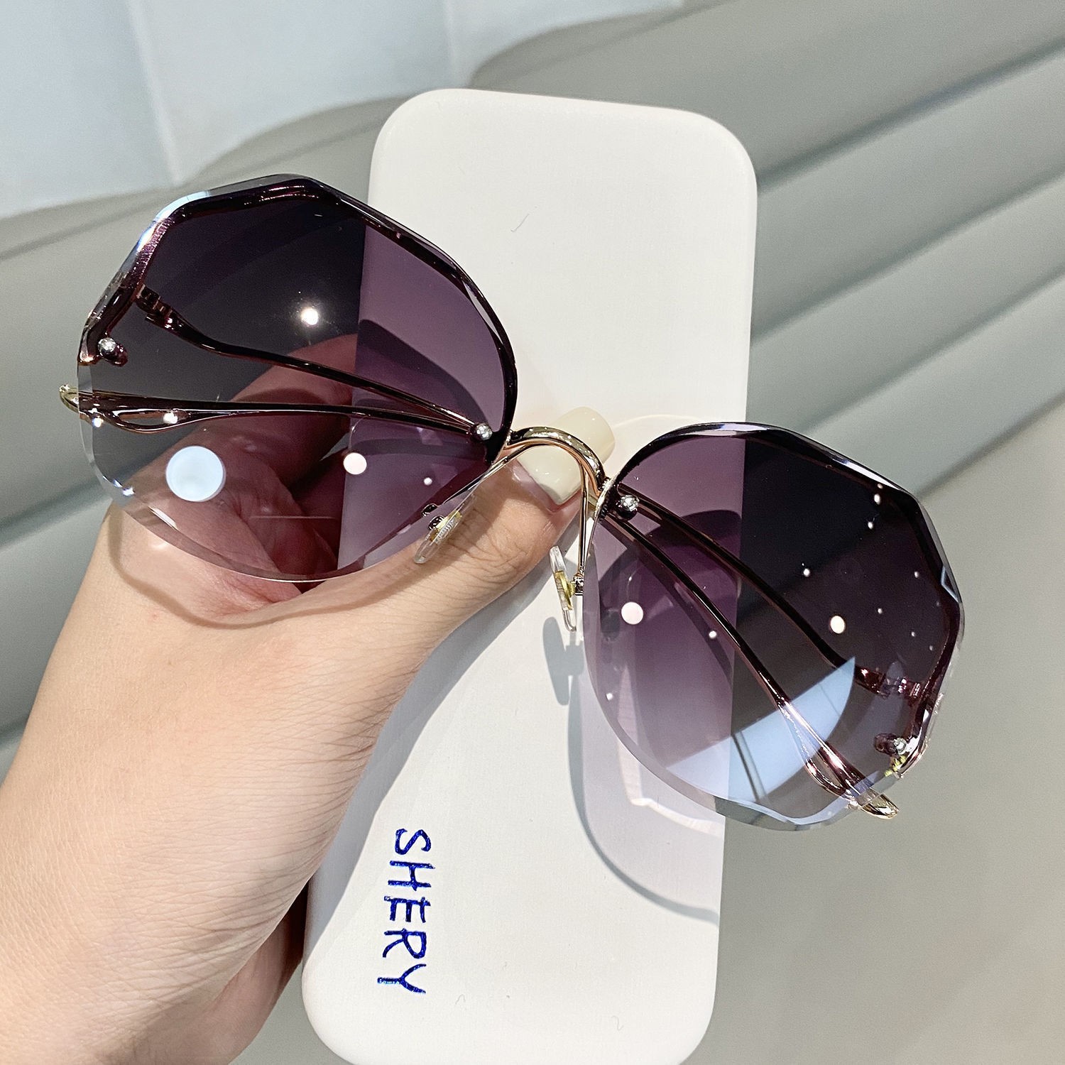 Wholesale 2024 Fashionable Large-Frame Sunscreen Sunglasses Women's High-Level Face Showing Small UV-Protection Frameless Cut-Edge Sunglasses for Wome