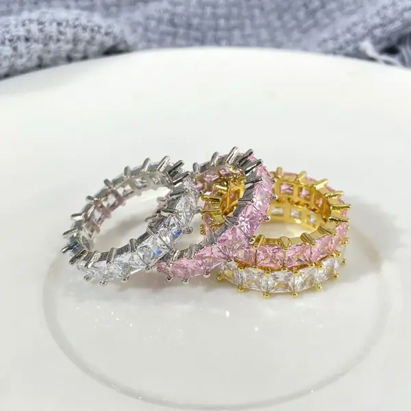 oly-18e3b666bfaf6f1696884e8a4325abc9 Wholesale Square Claw Setting Ring For Women In Brass With 18K Real Gold Water Plating And Zircon Inlay